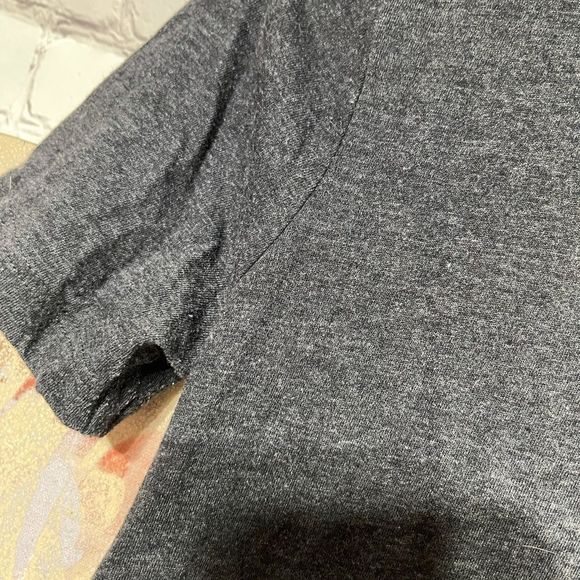 Old Navy Charcoal V-neck Wardrobe Staple - Picture 5 of 8